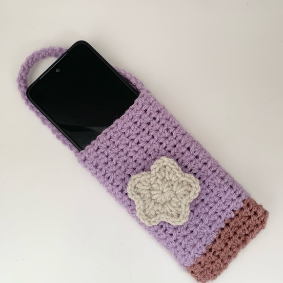 💜Crochet Phone Pouch with Star Accent - Picture 2 of 10